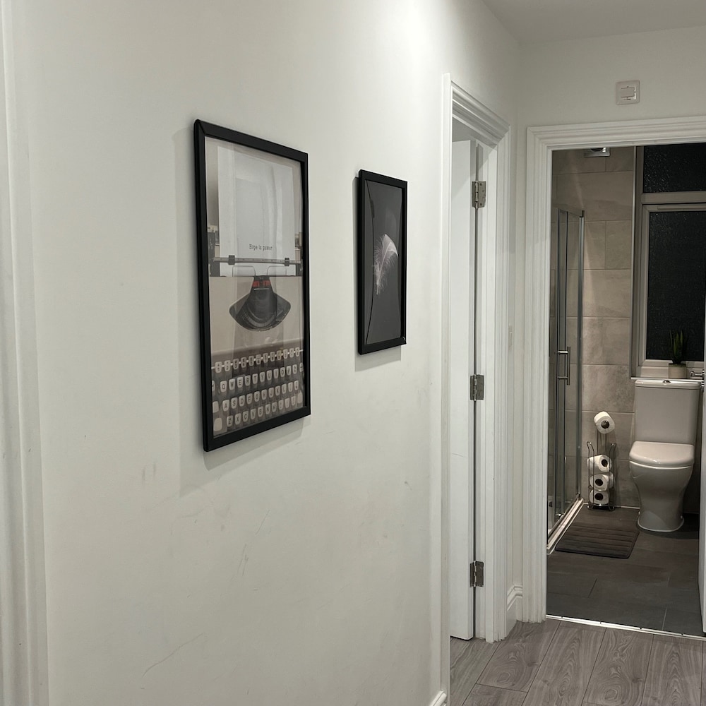 Sleek, Sleeps 6 Sunset Views, Family Friendly