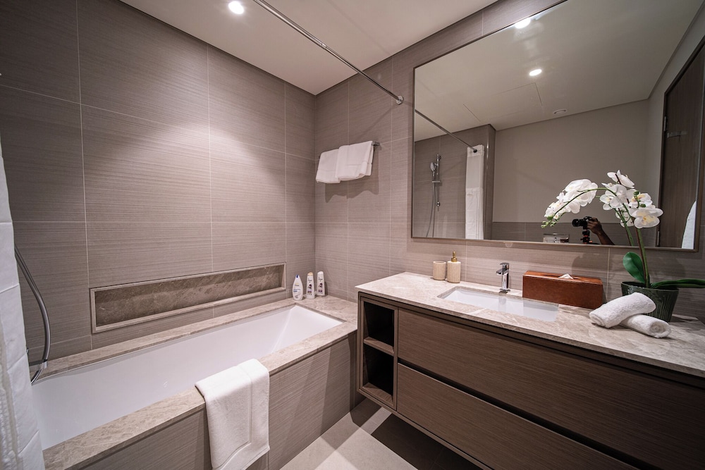 One Lux Stay Grande Signature Residences