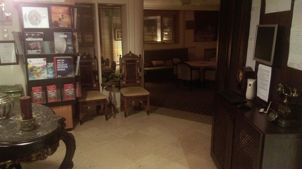 Adapalas Hotel