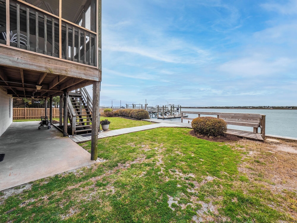 Lindy-B by Topsail Realty