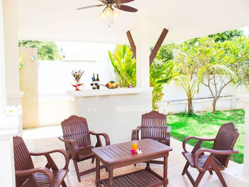 Baan Dork Bua Villa