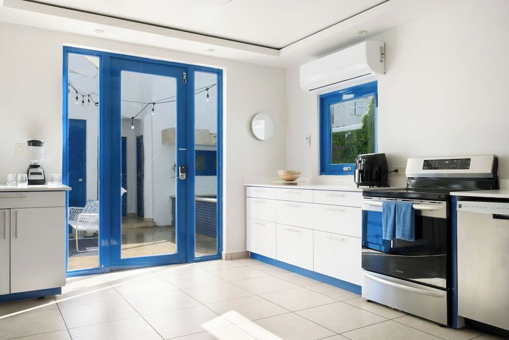 Ocean Park 3BD-3BA Pool Walktobeach