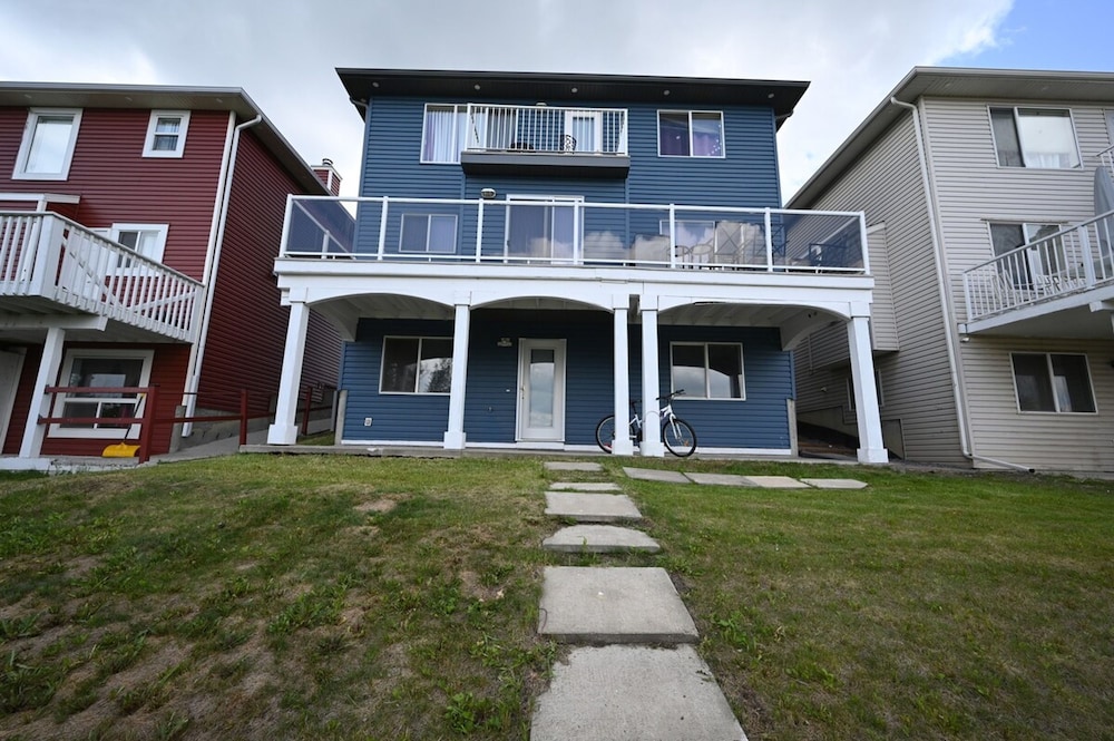 52-3 Bed Suite on Lake Central A C By Airport