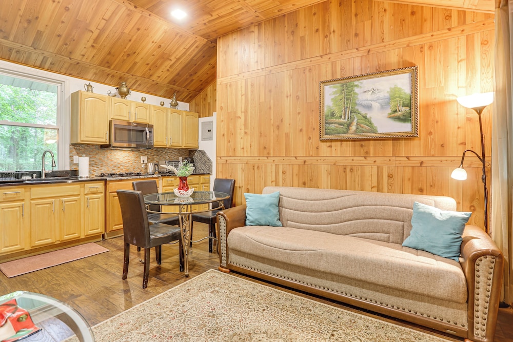 5 Mi to Monticello Raceway: Cabin w/ Pool Access!