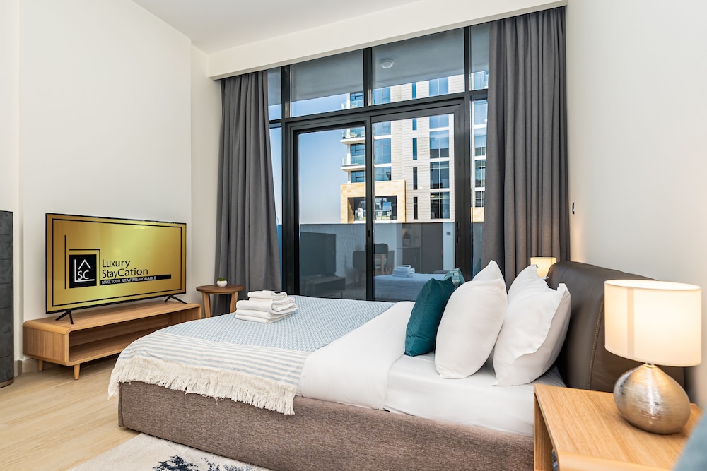 Luxury StayCation - Azizi Riviera 17