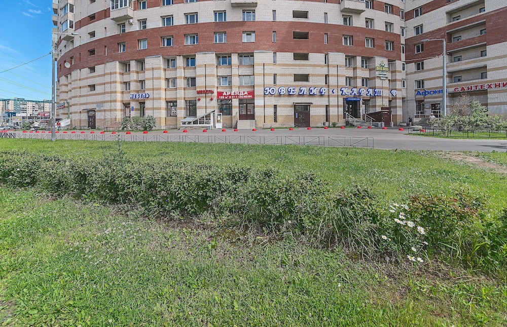FlatHome24 metro Komendanskiy prospect