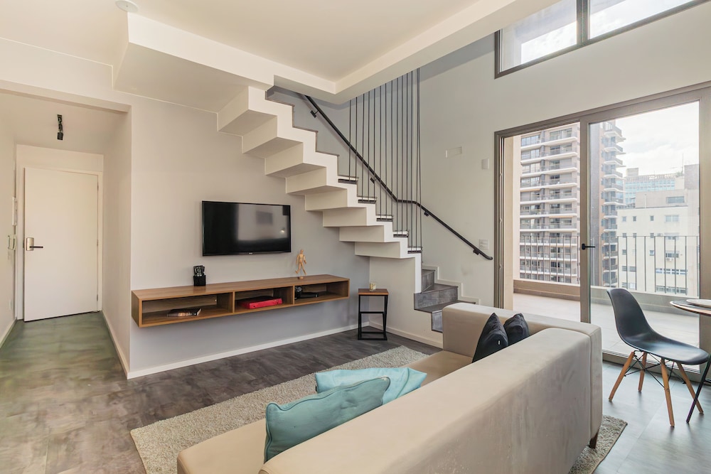 Duplex com piscina e academia