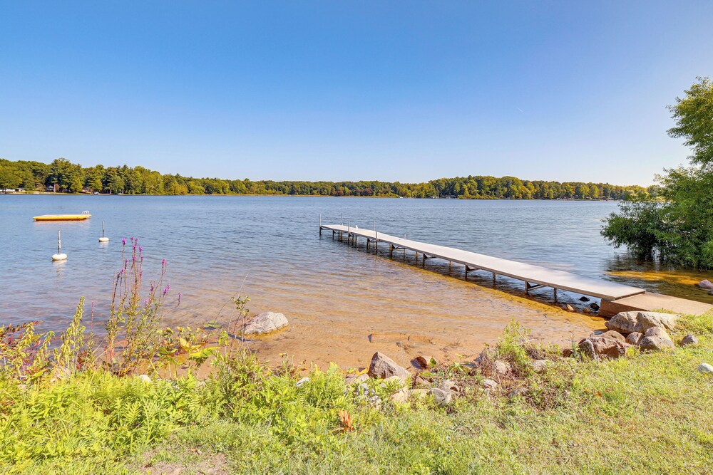 Live Large on Saddle Lake! Family Home w/ Dock