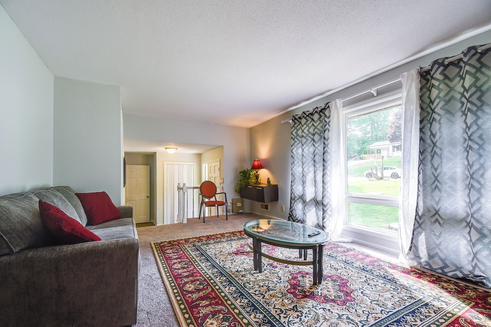 2 Mi to Dtwn: Spacious Home in Cary w/ Deck, photo 13