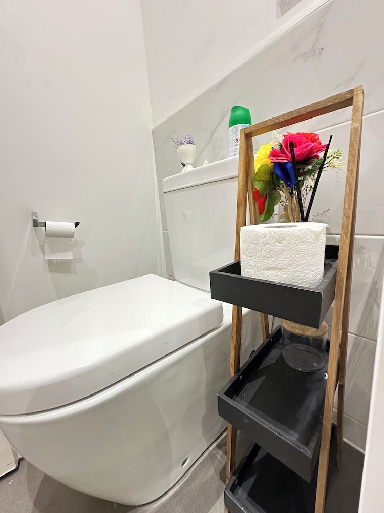 Easy Stay at the Lennox