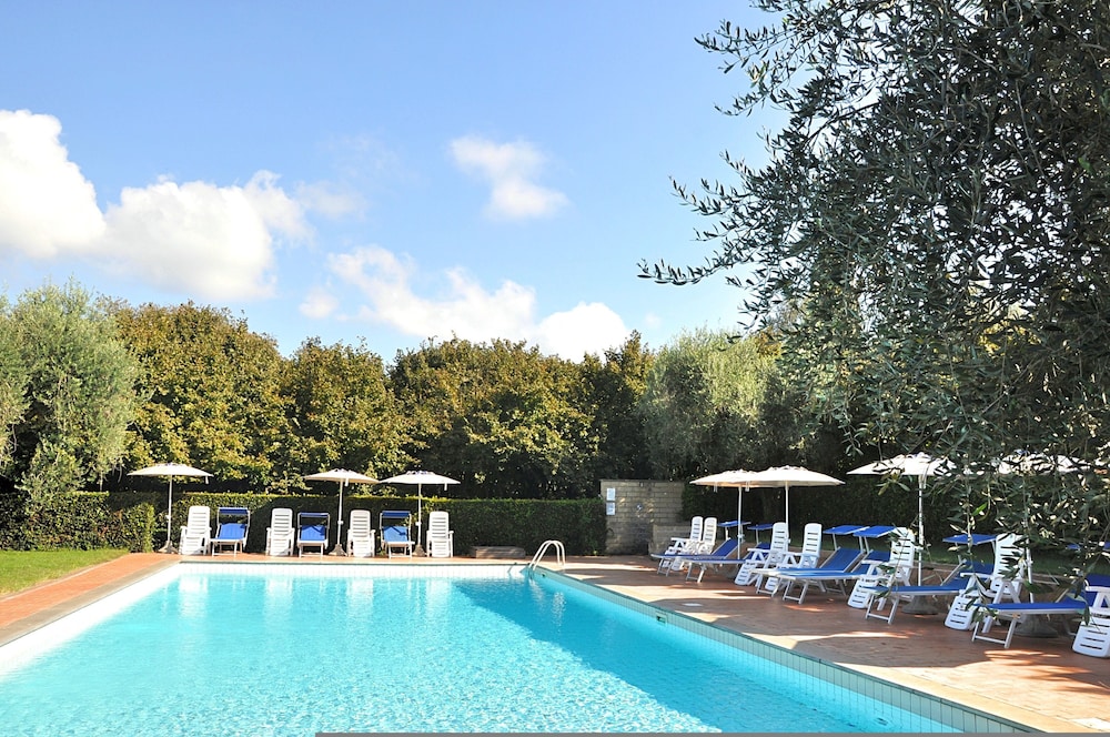 Villa Montecasciano - 8 Sleeps Private Garden
