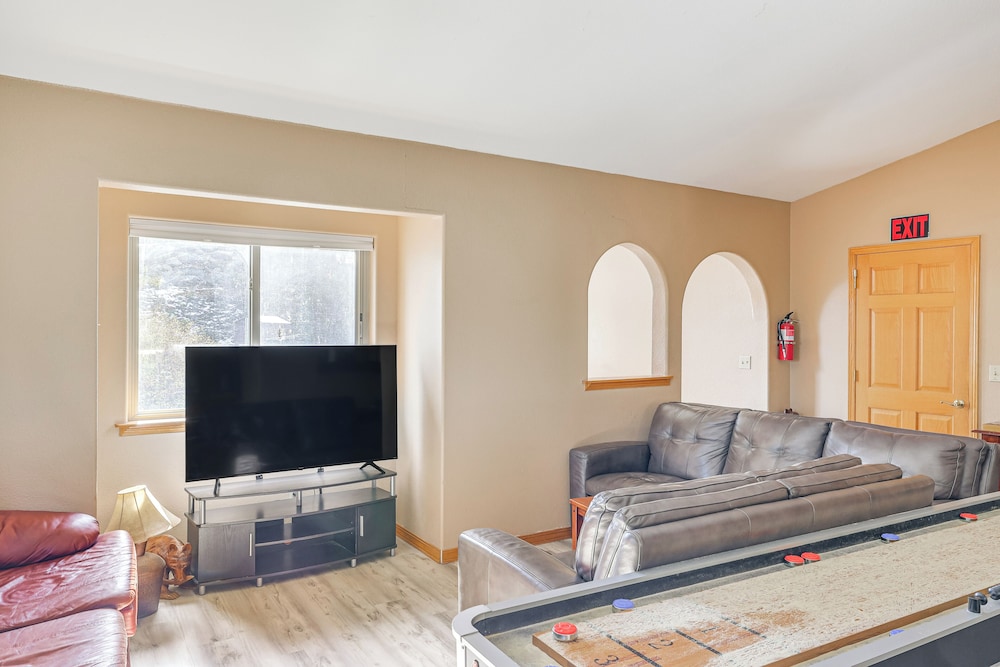 7 Mi to Beach: Home w/ Hot Tub in South Lake Tahoe