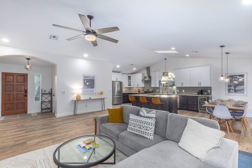 Modern Mesa Oasis Free Heated Pool Al-fresco Living