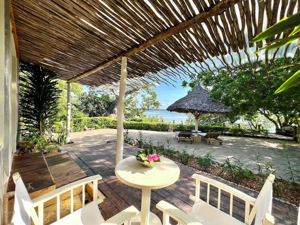 Rock and Sea Resort