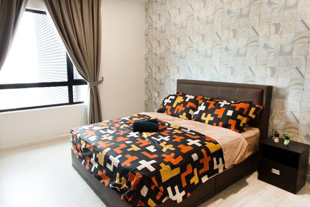 Modern, High Floor Suasana Suites 05 in JB