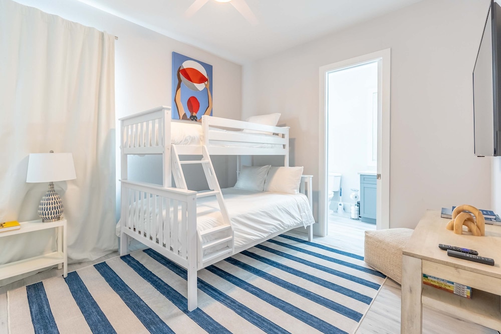 Sparkling new Vanderbilt Beach Luxury Escape