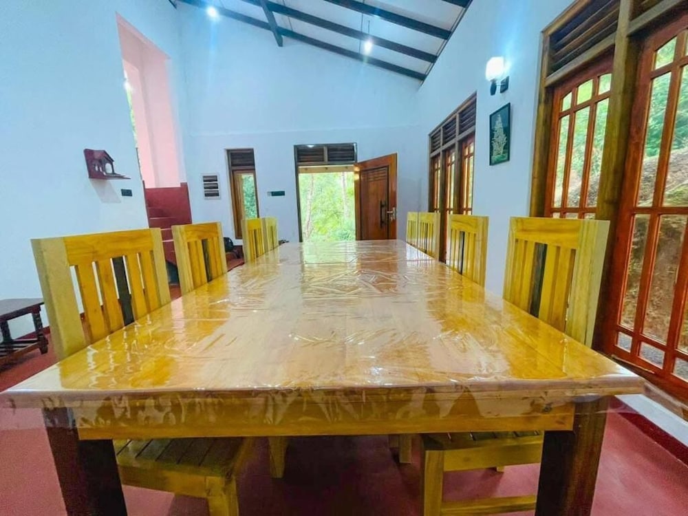 Rivers Edge Resort Sinharaja