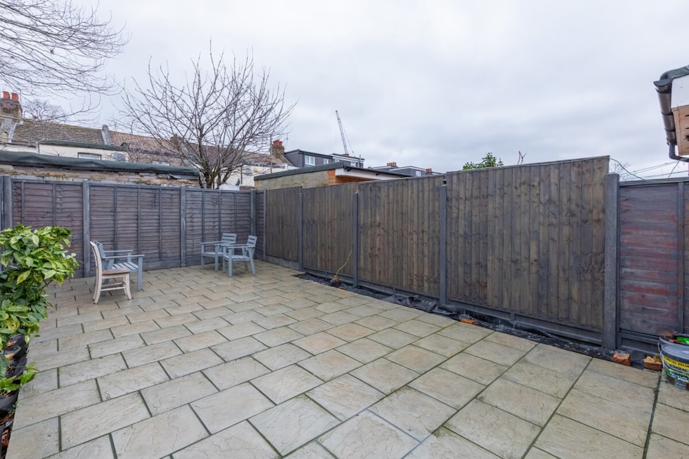 Spacious & Newly Renovated 4BD House East Ham!