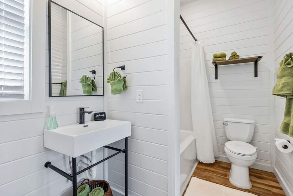 Luxury Cabin Lake Views EV Charger Game Room