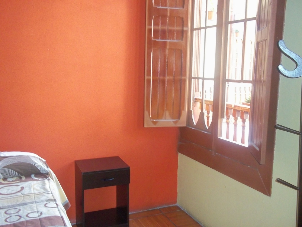 Mango Hostel Bed & Breakfast