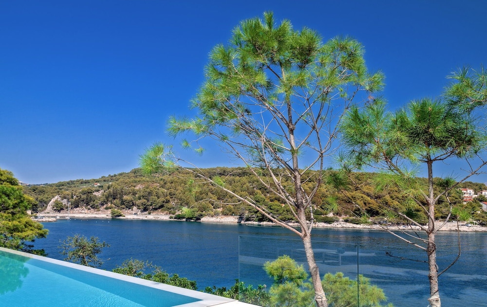 Beachfront Villa Seven Sins with Pool view 2