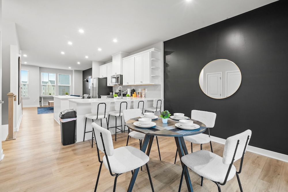 Luxe King 3BR Townhouse Uptown Charlotte