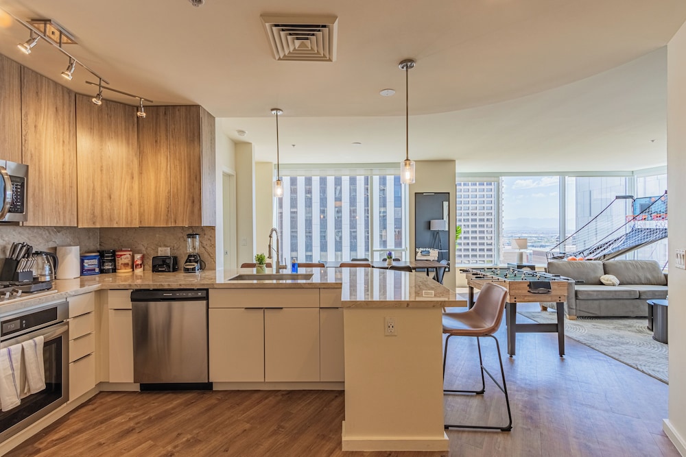 ROVE LIVING/KL - 44 Monroe