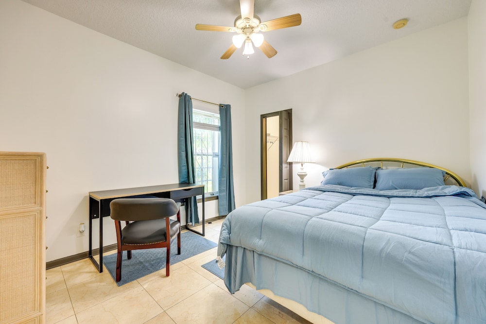7 Mi to Dtwn Jacksonville: Riverfront Home w/ Deck