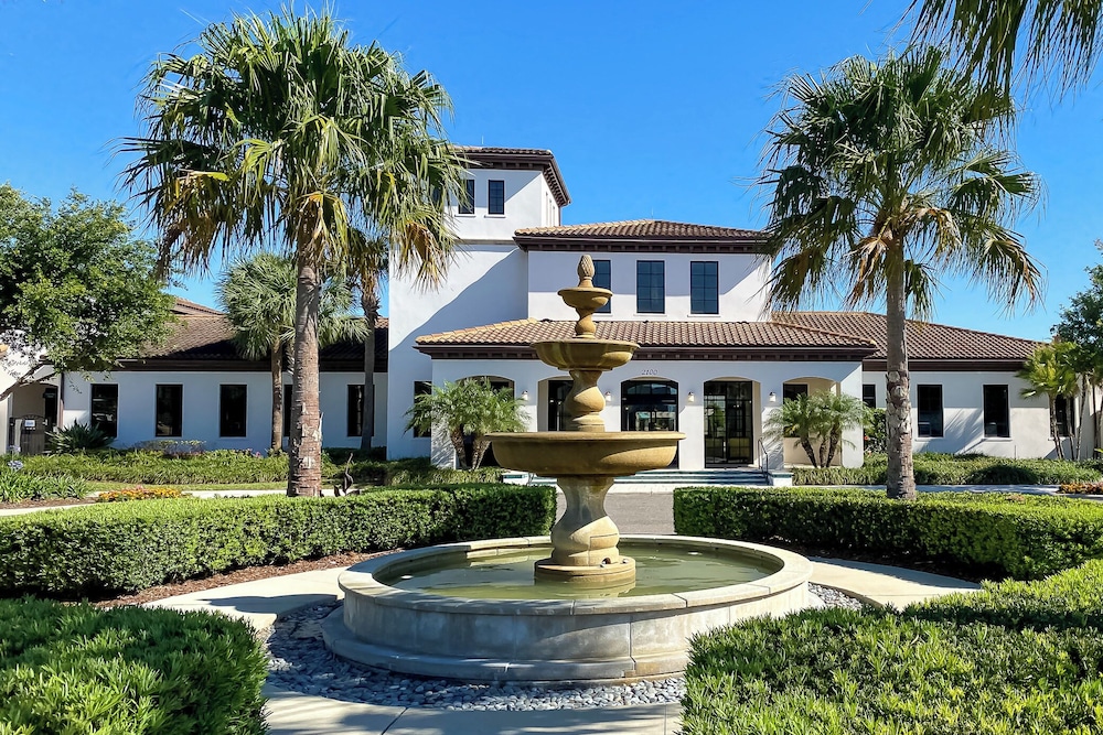 Hotel House of Fun at Windsor Westside - Image 1