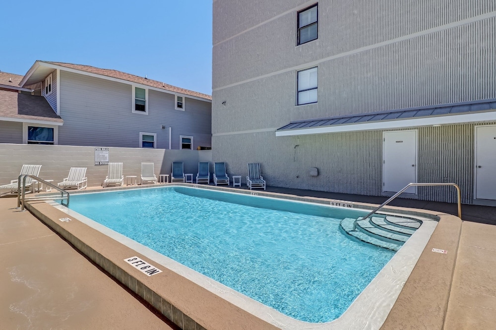 Ketch Courtyard 405 2 Bedroom Condo