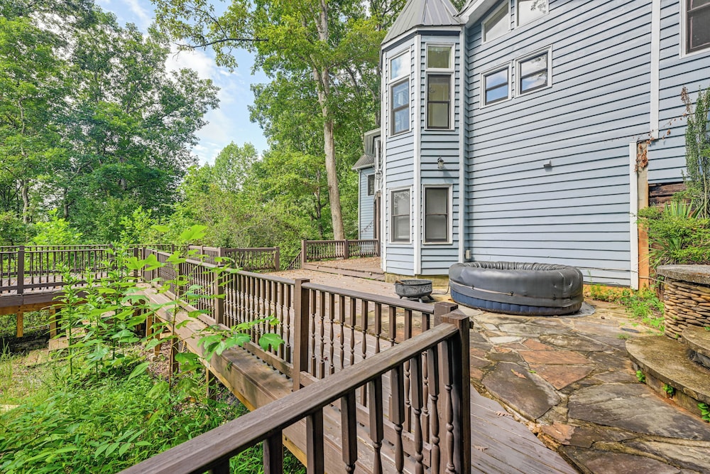5-story Group Getaway w/ Game Room in Franklin!
