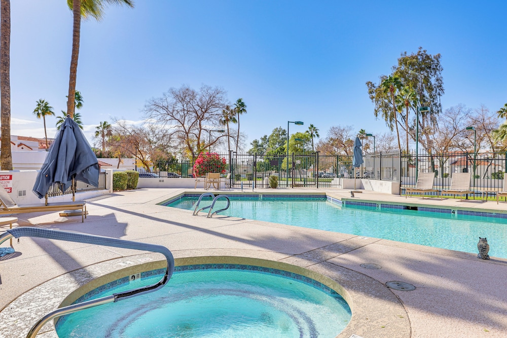 Relax by Pool & Play Tennis: Biltmore Retreat!