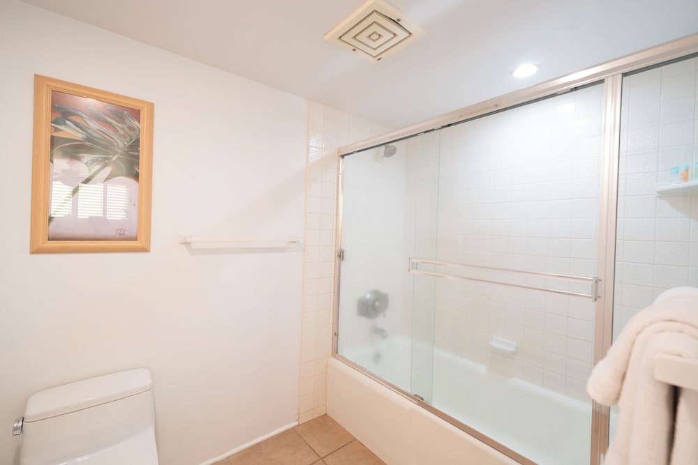 Polo Beach Club Vacation Rentals - APlus Resorts