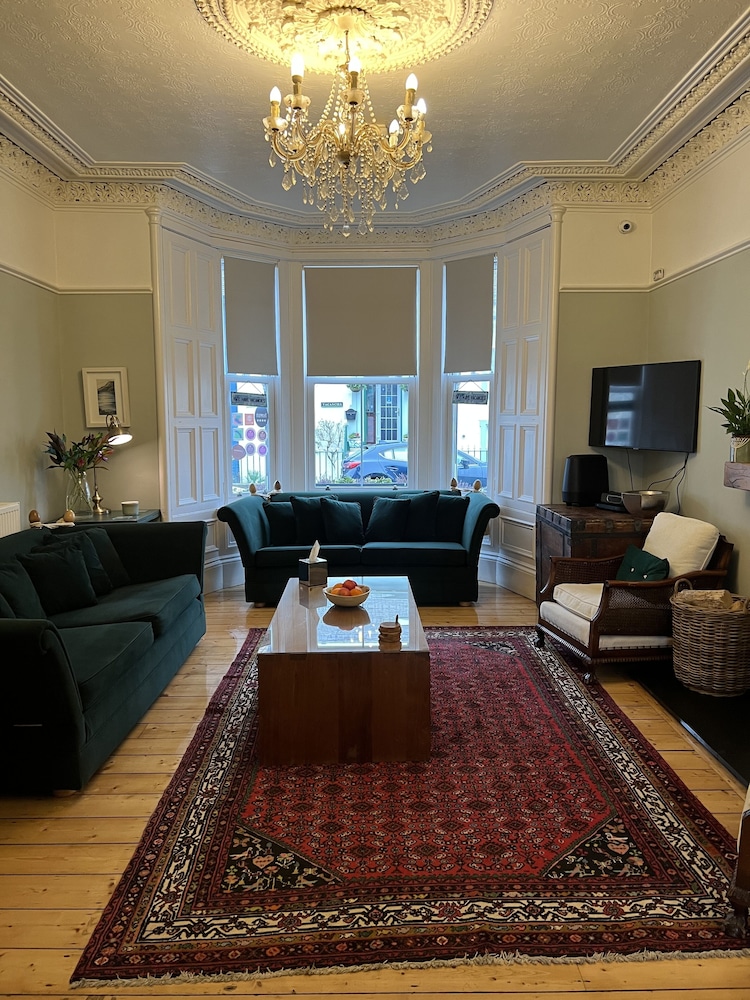 Hotel Bythesea Guest House - Image 1