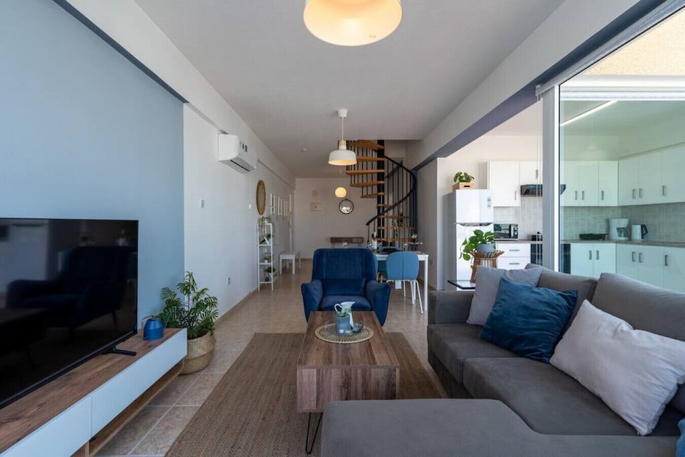 Chloris 3- Bedroom Apartment in Larnaca