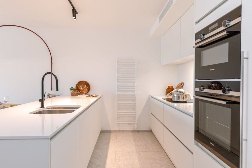 Renovated Apartment With sea View and Parking