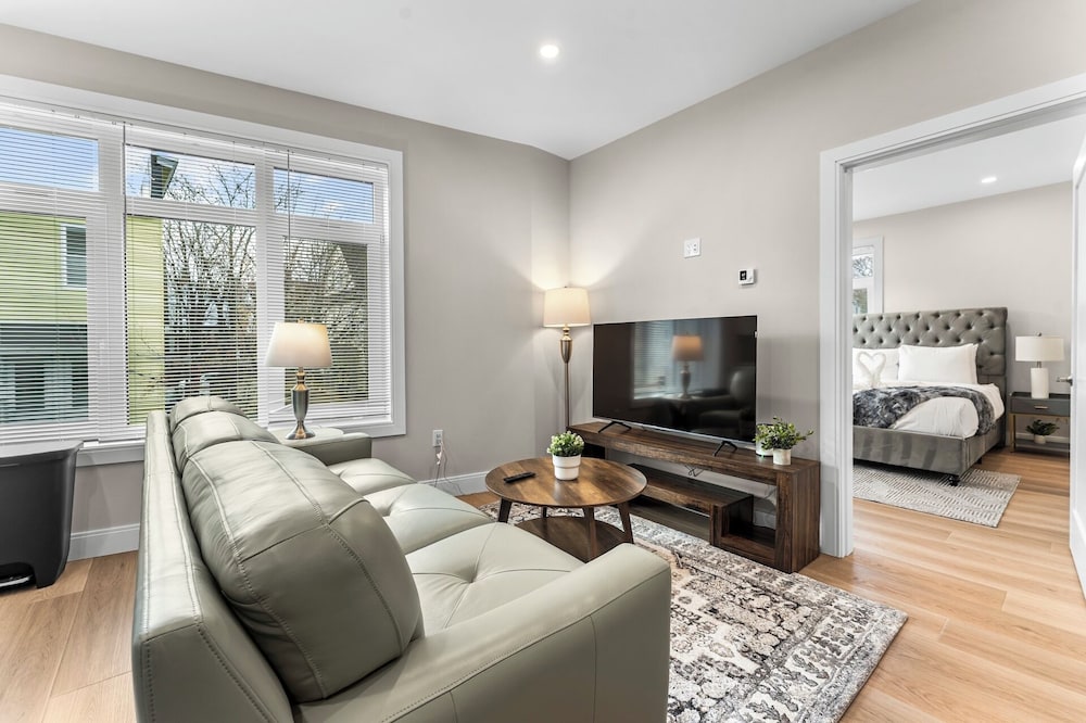 Luxury 2BR near Cambridge