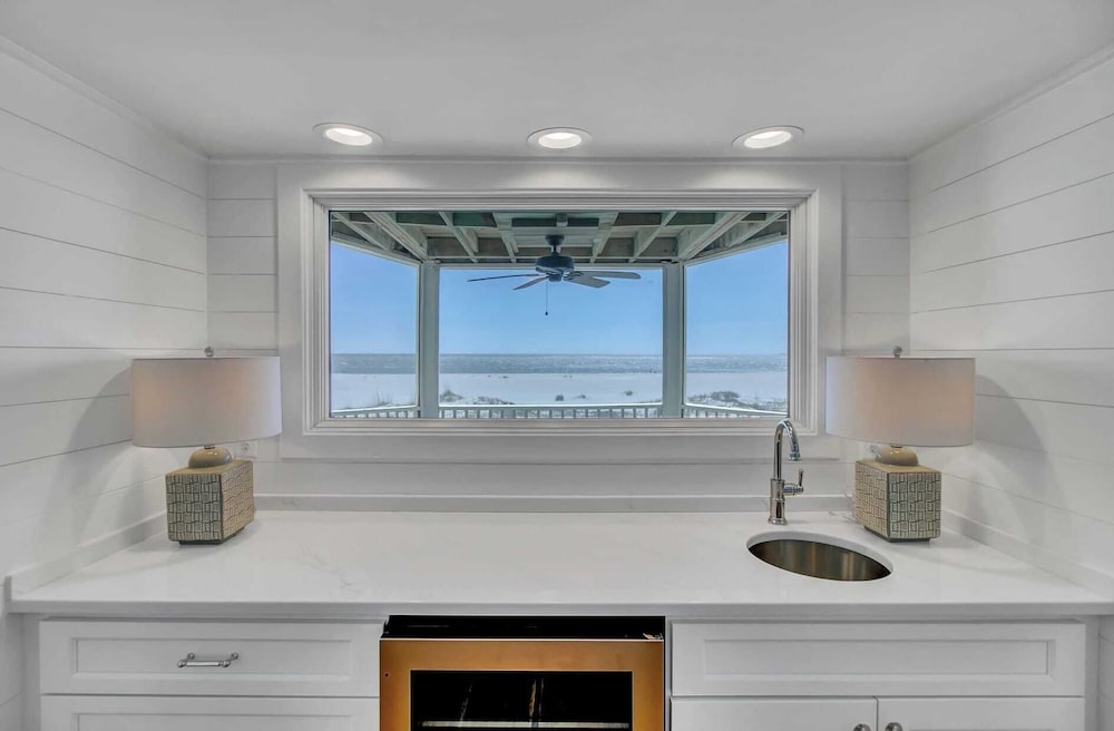 202 F Port O Call by Avantstay Amazing Oceanfront Views!