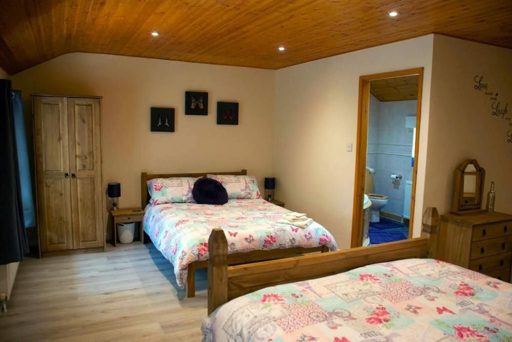Snowdonia-3bedroom-2 Bathroom-petfriendly-garden view 3