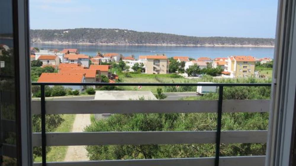 Serene Barbat Escape With Just Minutes From the Beach