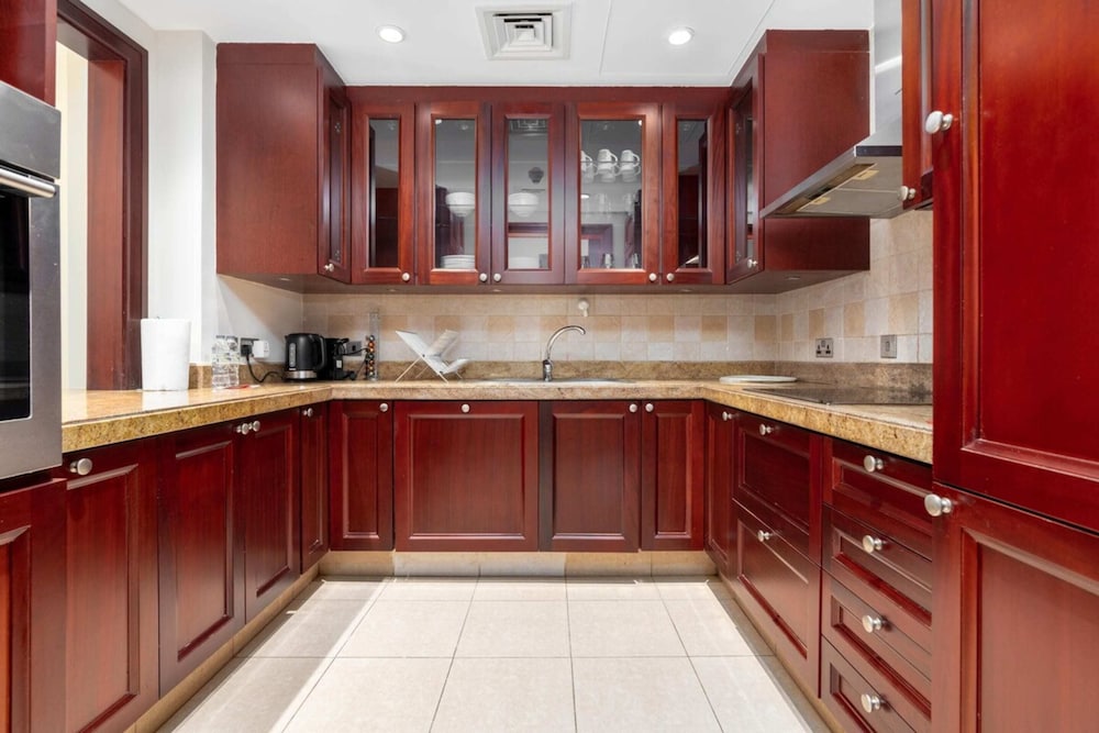 Stylish 1BD Apartment w/ Balcony, Downtown Dubai!