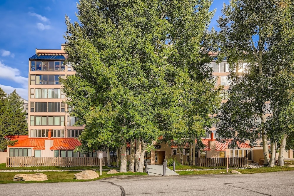 1806 Decatur 2 Bedroom Condo