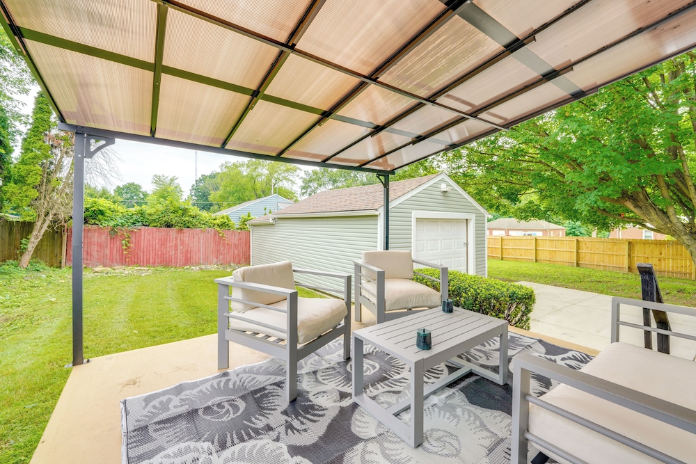 3 Mi to Dtwn Youngstown & Ysu: Family Home w/ Yard