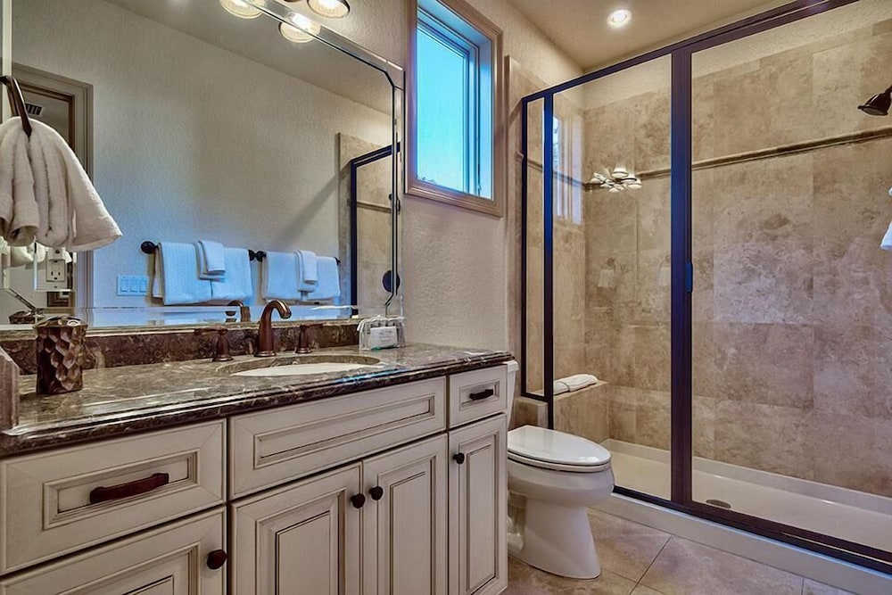 Casa de Palms 5 Bedroom Holiday Home by Five Star Properties