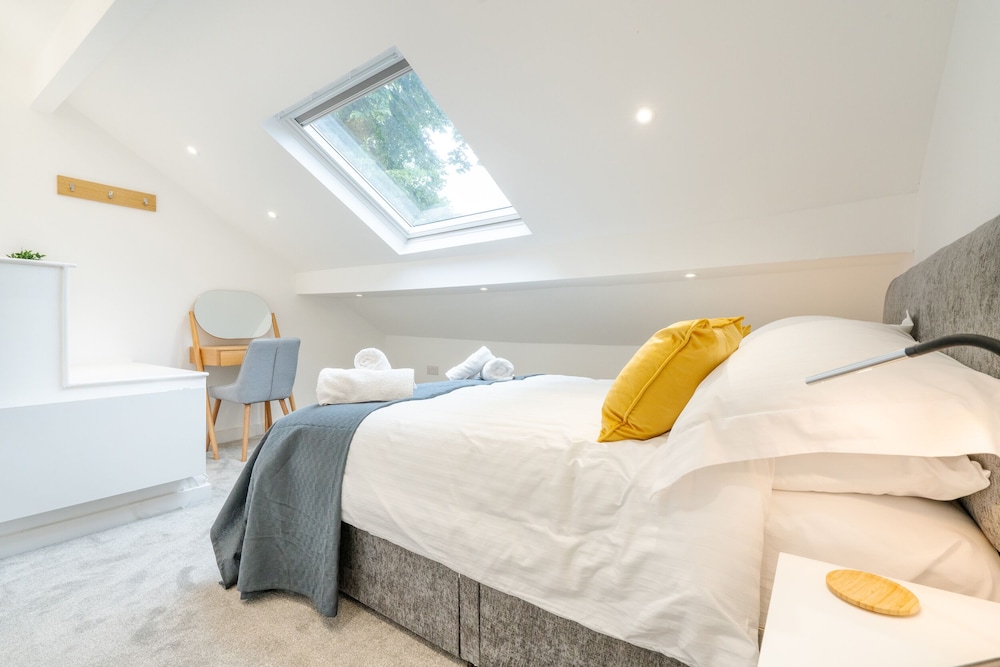 The Botanical Flat 1