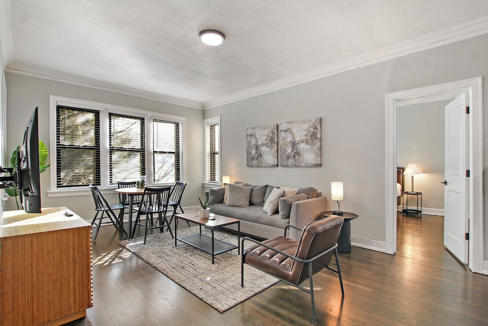 Comfy 2BR - Sunnyside 2F