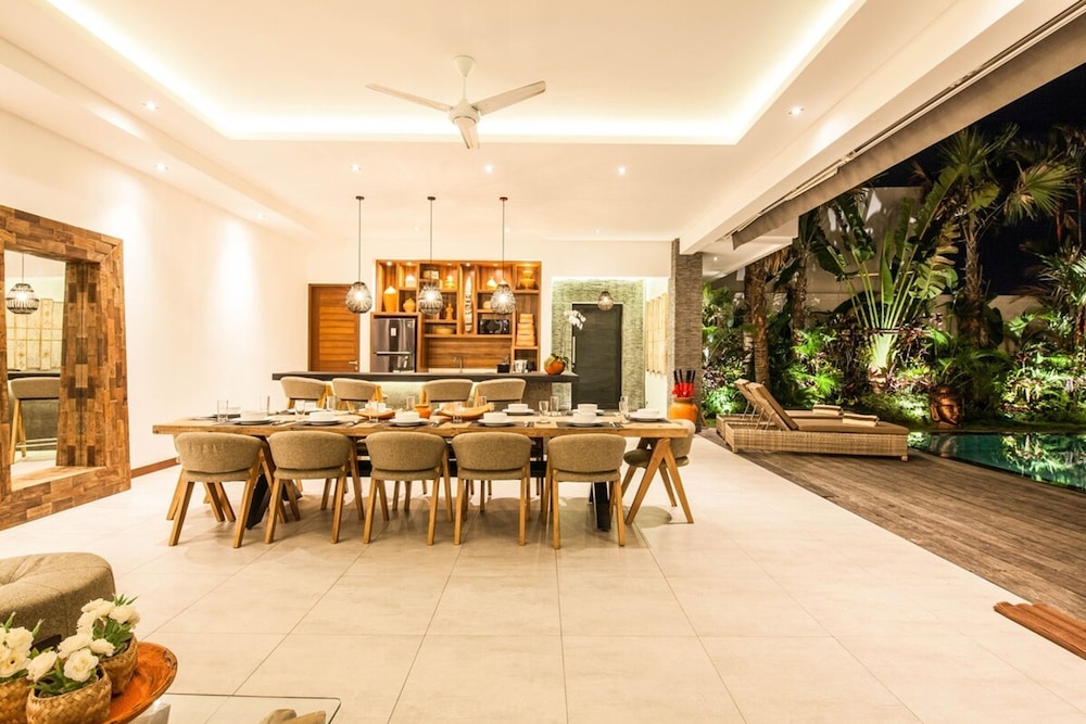 Villa 15 Stunning 6 BR Villa 400m to Beach