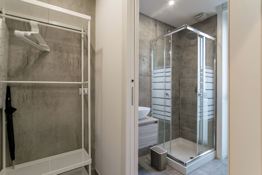 Modern Studio with Balcony in Milan