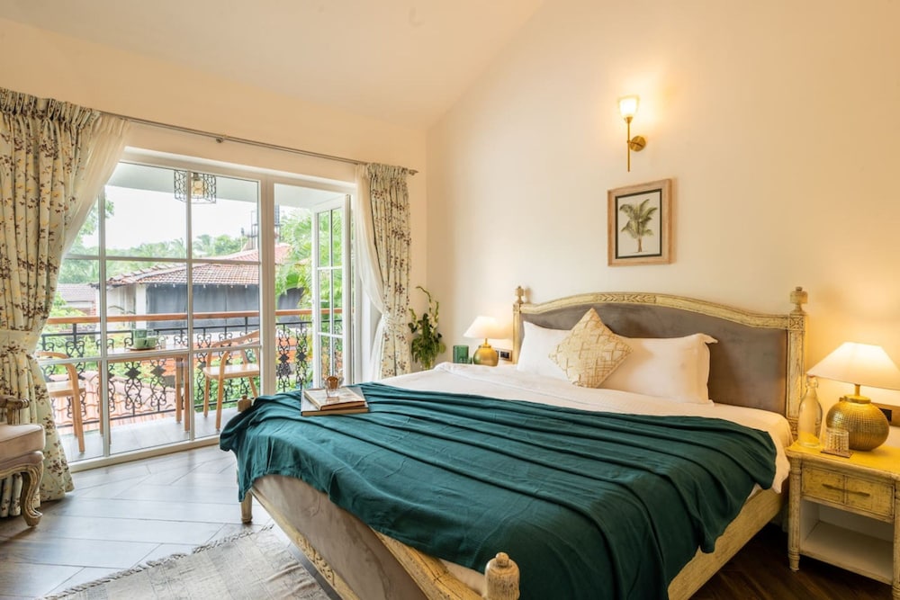 Villa Bauhinia - 5bhk With Pool 10 Mins to Beach