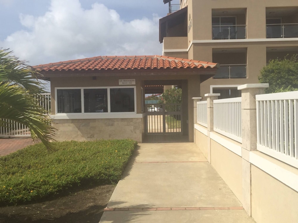 Lovely Sea View,eagle Beach, Oasis Condominium Wifi